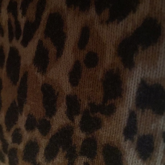 H&M Leopard short button down sweater cardigan 2 - Picture 7 of 8